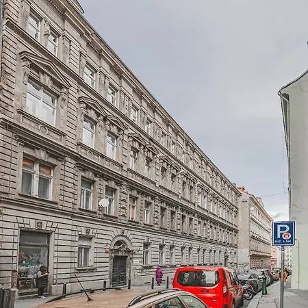 Old Town Walkable Flat With Kitchen And New Bath *