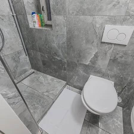 Old Town Walkable Flat With Kitchen And New Bath Appartamento Praga