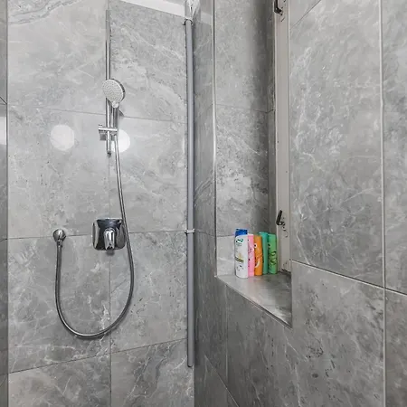 Appartamento Old Town Walkable Flat With Kitchen And New Bath