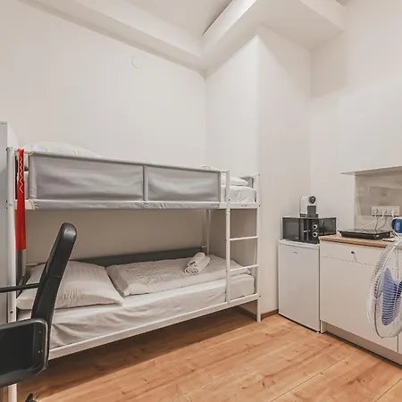 Old Town Walkable Flat With Kitchen And New Bath
