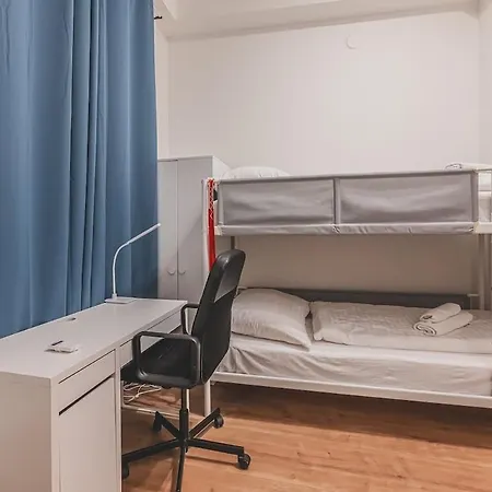 Old Town Walkable Flat With Kitchen And New Bath