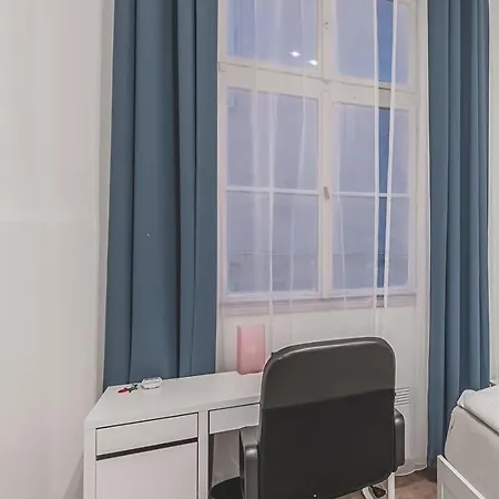 Old Town Walkable Flat With Kitchen And New Bath * Praga