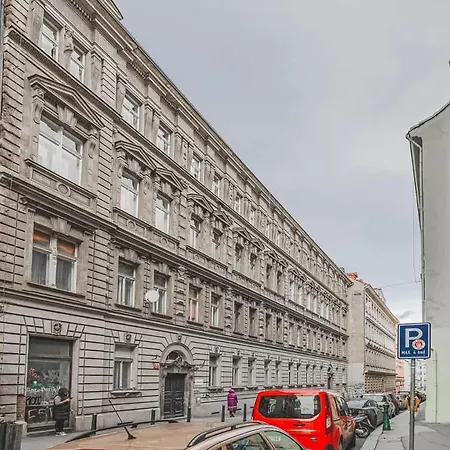 Old Town Walkable Flat With Kitchen And New Bath Appartamento